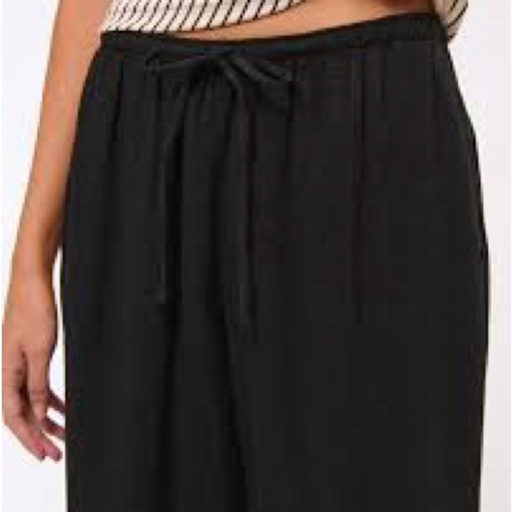 Abercrombie & Fitch Black Crinkle Cut Lattice Trim Pants - Picture 4 of 4